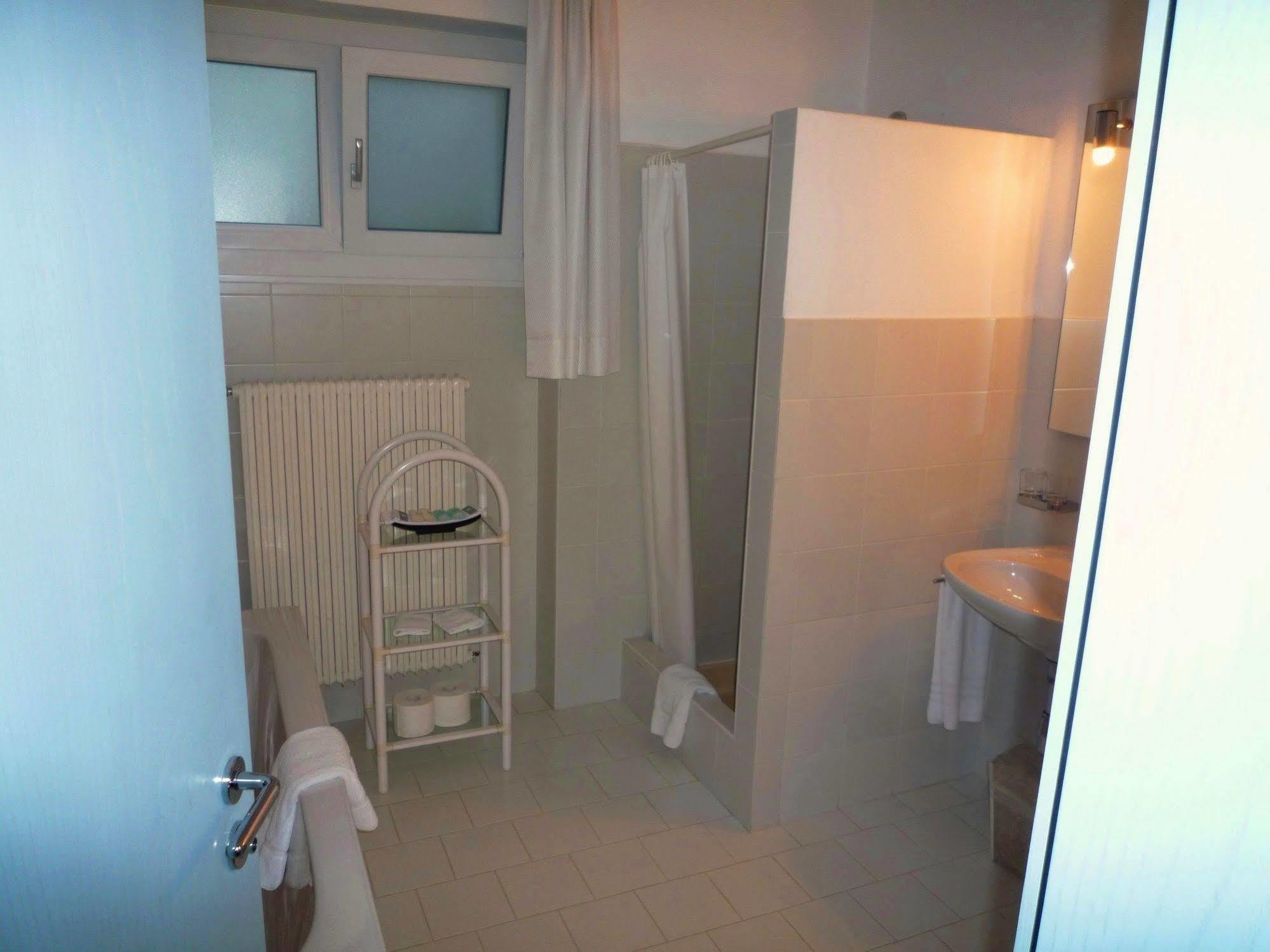 Albergo Gardenia Caslano Exterior foto